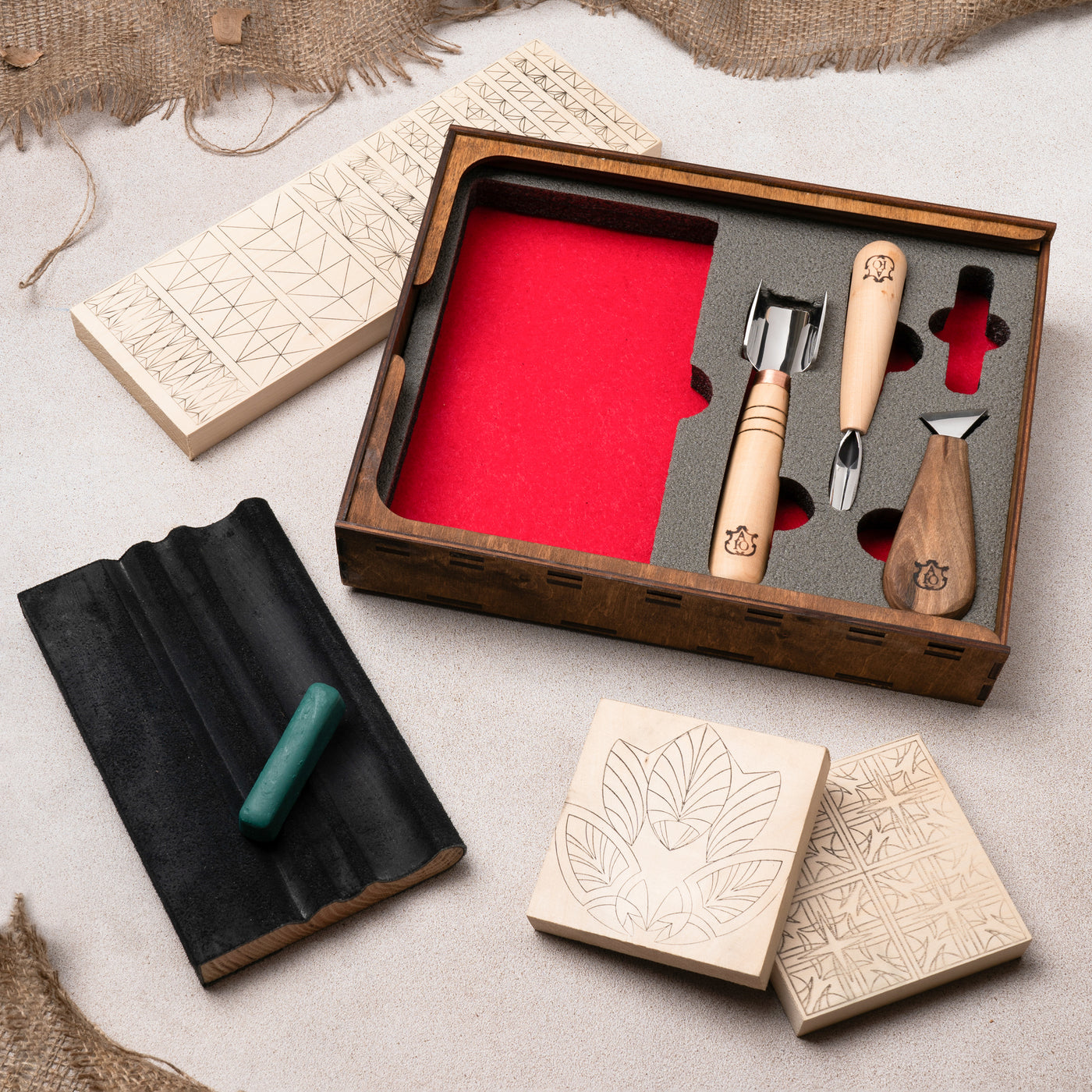 Stryi Basic Wood Carving Tools Set with Contoured Strop and Compound - Wood Tamer