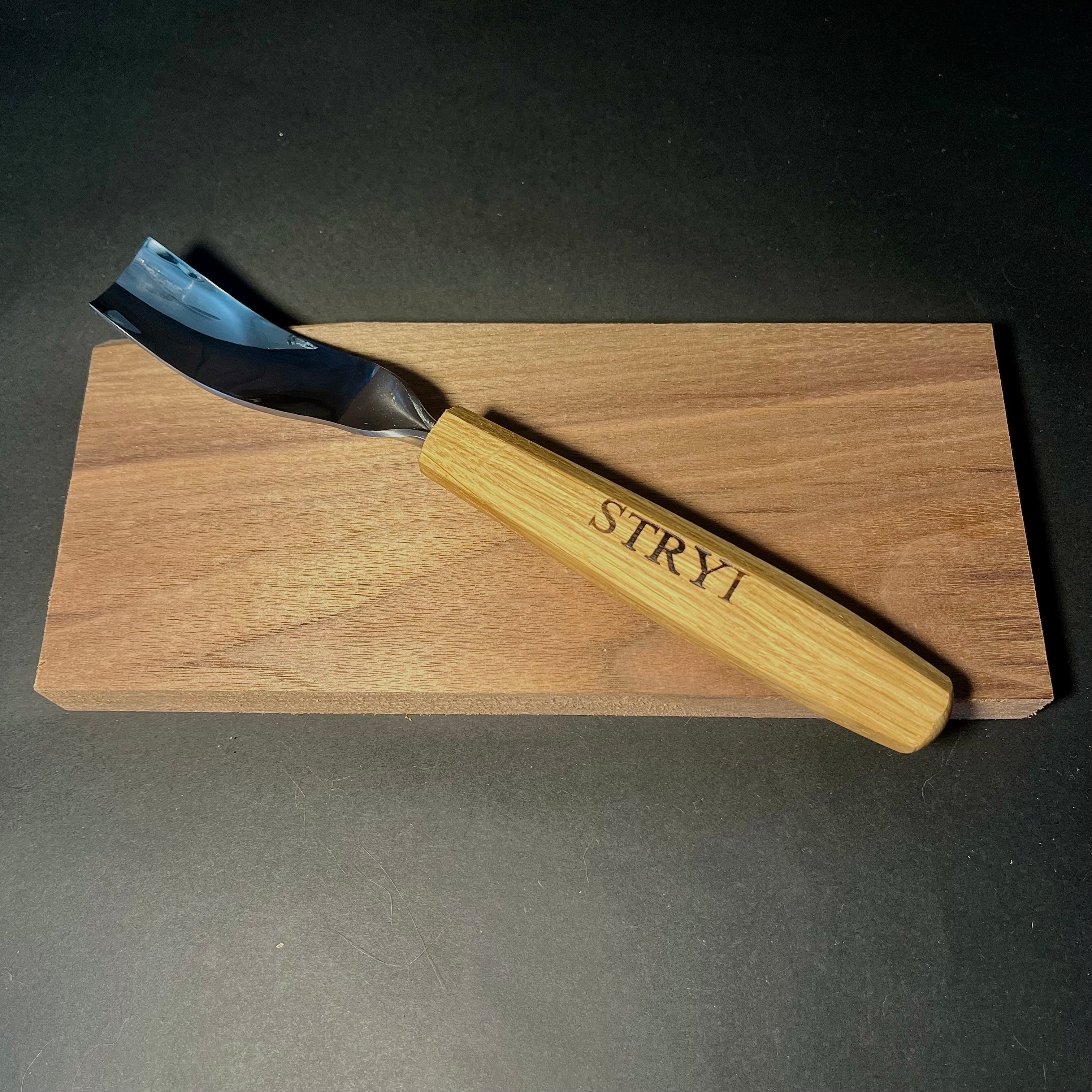 Stryi Long Bent Gouge 8L - Wood Tamer