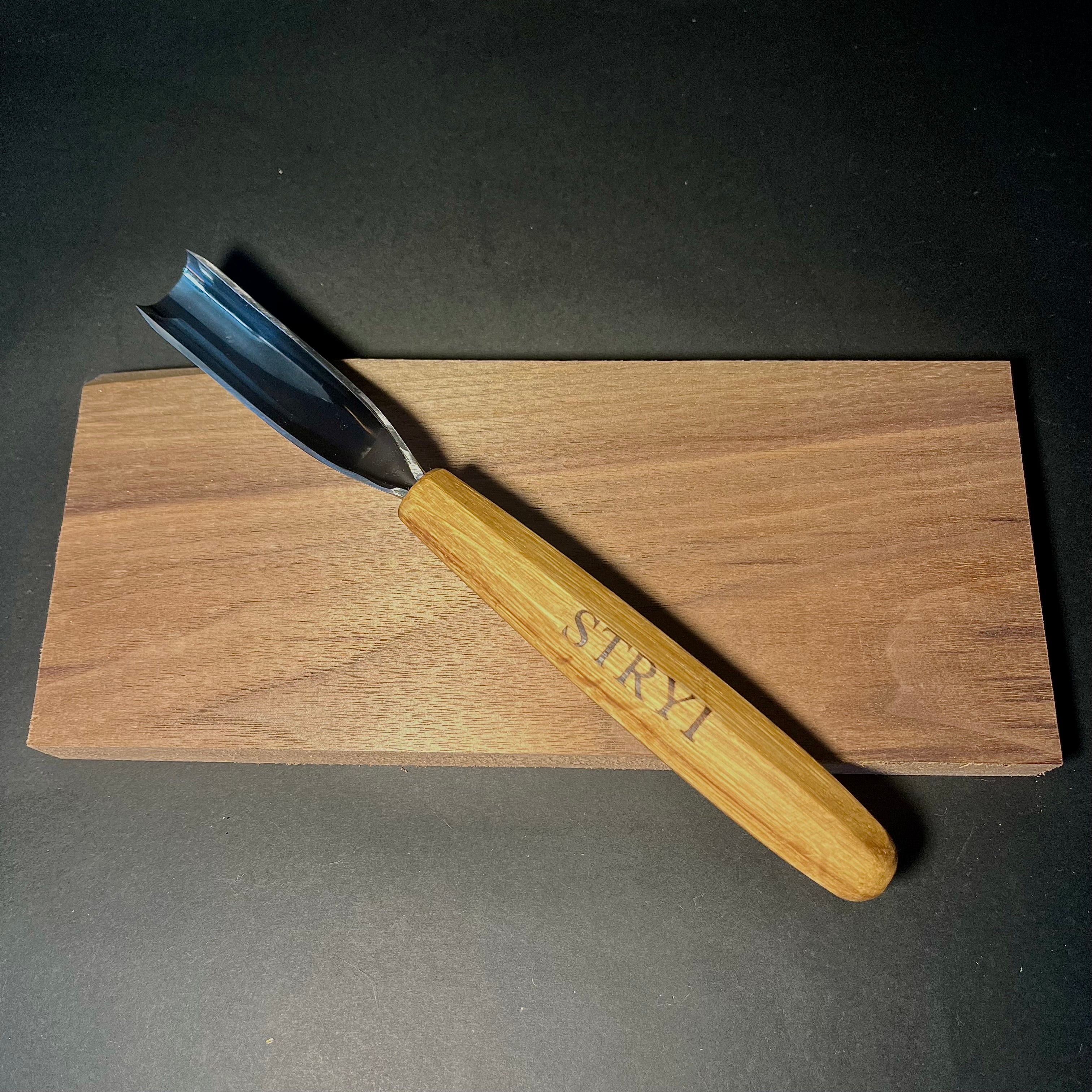 Stryi Long Bent Gouge 9L - Wood Tamer